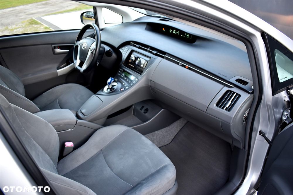 Toyota Prius (Hybrid) Executive - 22