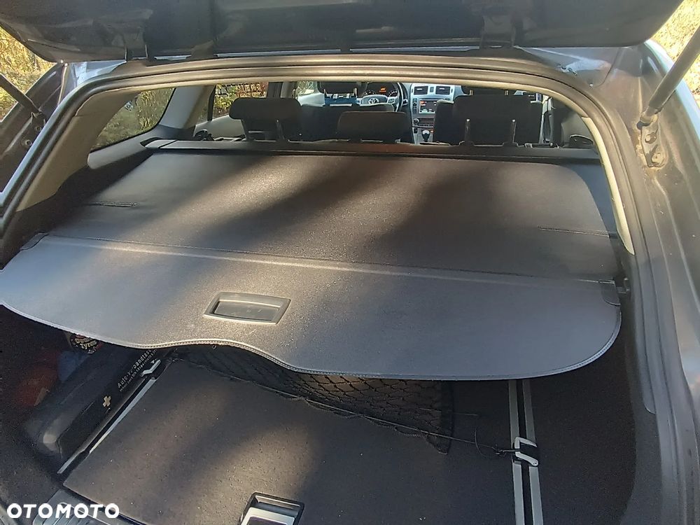 Toyota Avensis - 32