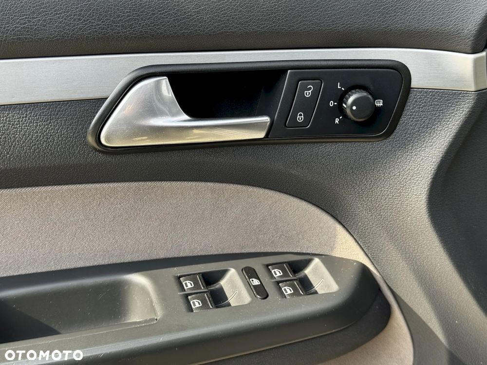 Volkswagen Touran 2.0 TDI DPF Highline - 8