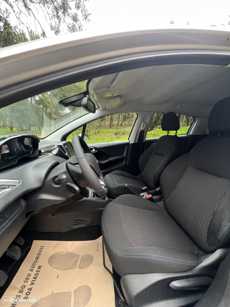 Peugeot 208 1.2 PureTech Style - 13
