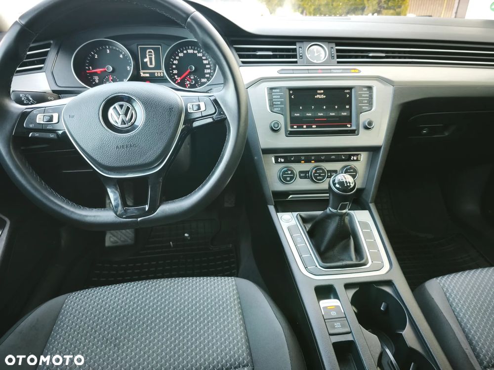 Volkswagen Passat - 14