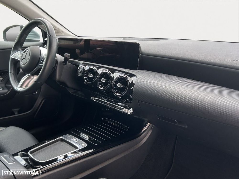 Mercedes-Benz A 250 Limousine - 13