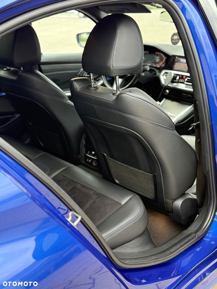 BMW Seria 3 320d M Sport - 24