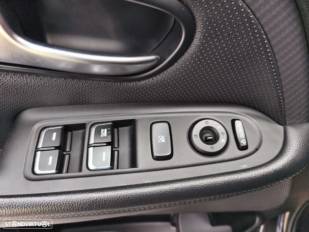 Kia Carens 1.7 CRDi ISG TX - 17