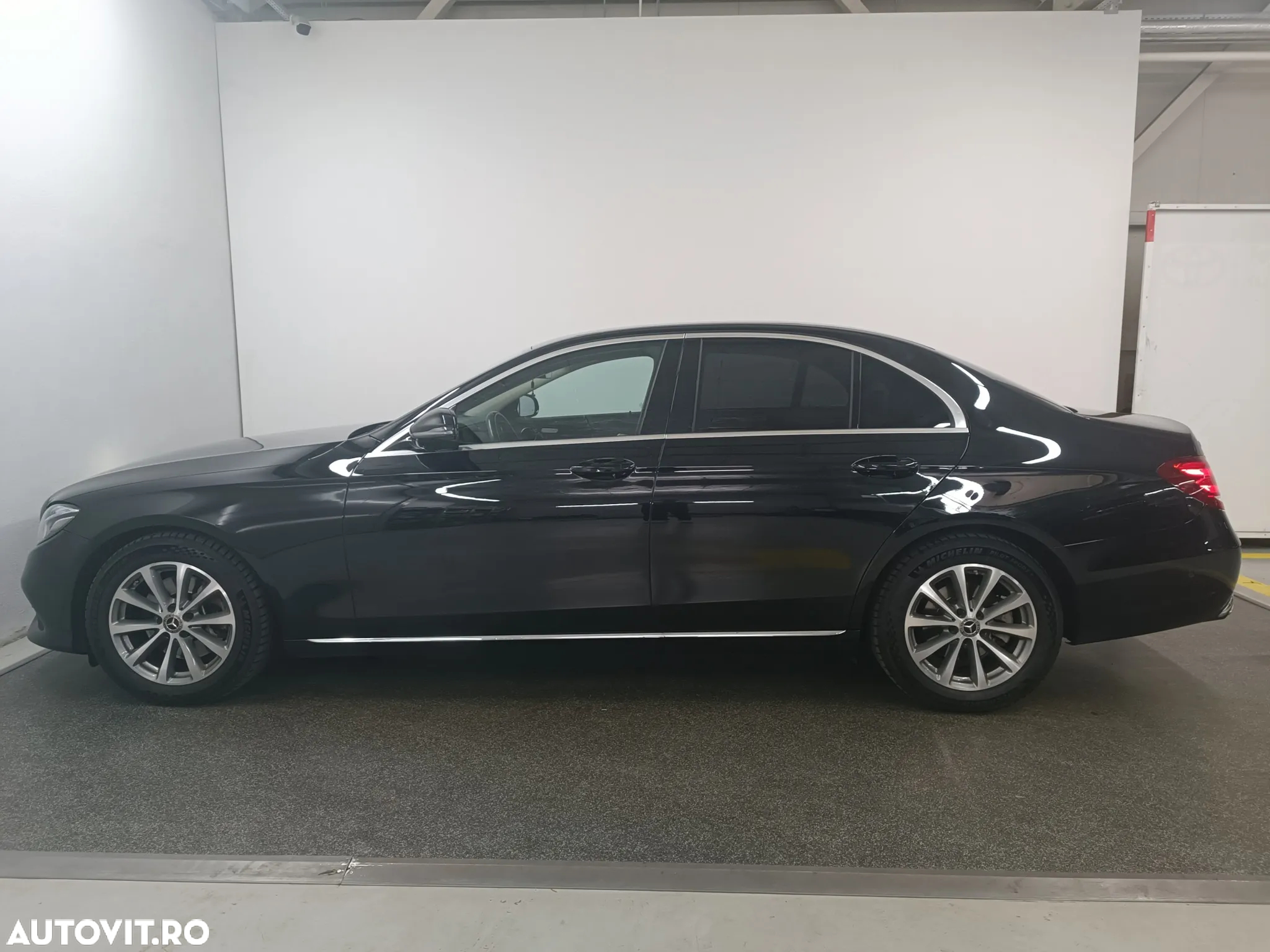 Mercedes-Benz E 200 4MATIC Aut. - 2