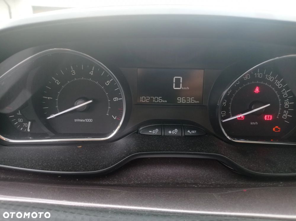Peugeot 2008 PureTech 82 Style - 24