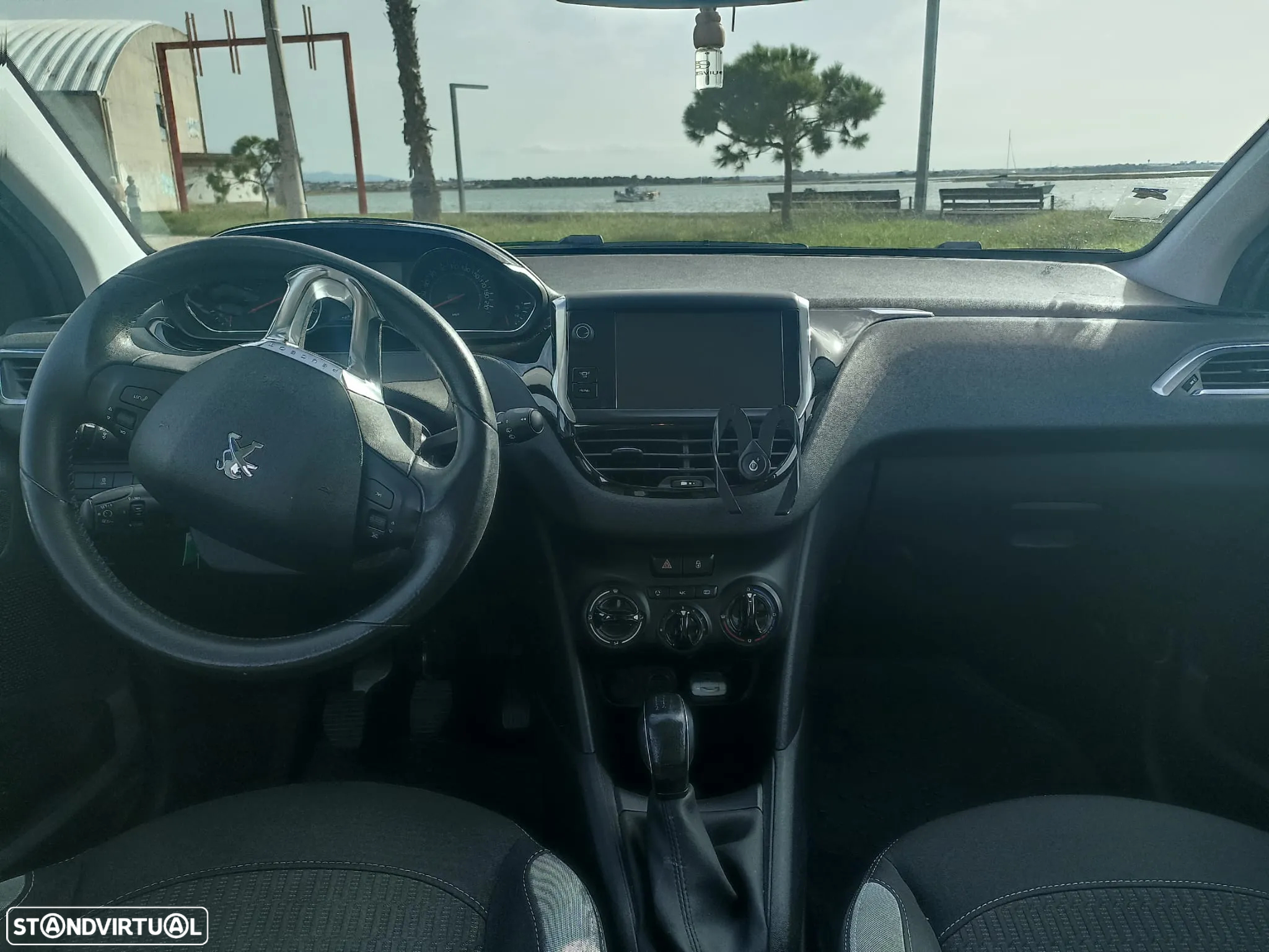 Peugeot 208 1.4 HDi SE Style - 16