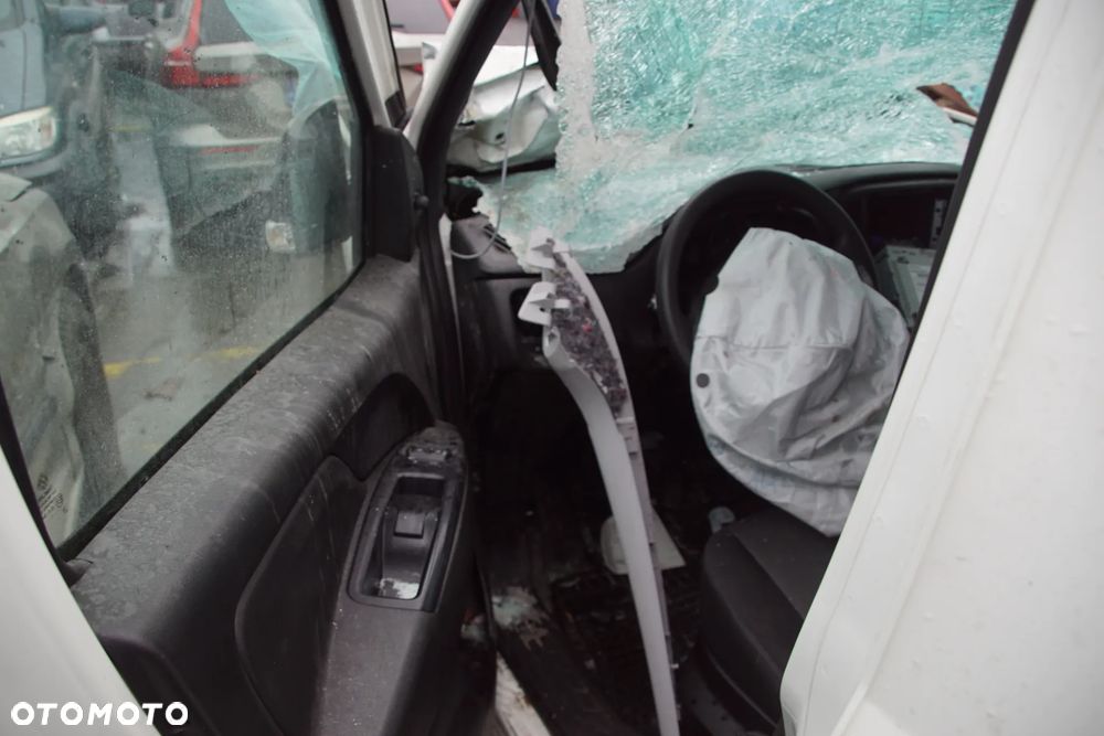 Auto na części - Fiat Doblo II Lift 1.6 Multijet 105 KM 263A8000 C635 249 2021R Silnik Skrzynia Drzwi Błotnik Zderzak Lampa Lusterko Klamka Deska Kokpit Sterownik Moduł Czujnik Licznik Panel Kierownica - 9
