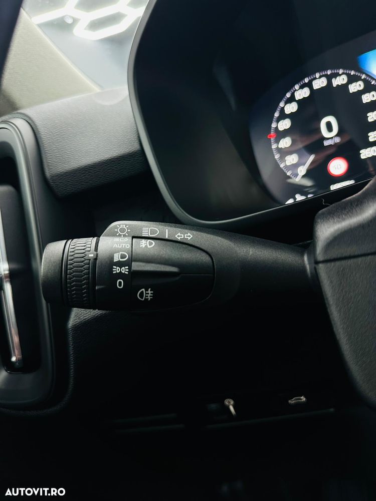 Volvo XC 40 T2 Momentum Core - 27