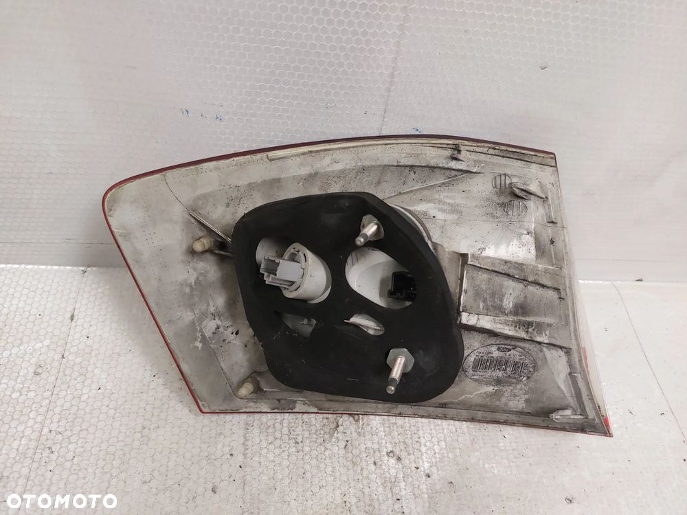 .  LAMPA TYL TYLNA PRAWA FORD KUGA MK1 - 5