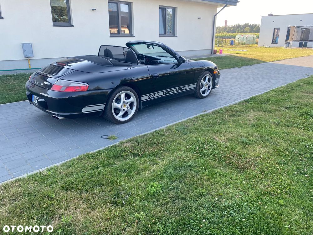 Porsche 911 Carrera 4 Cabrio - 2