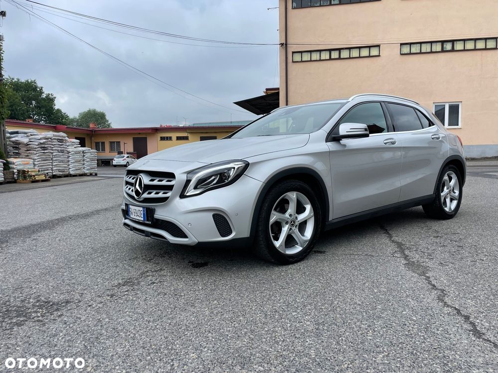 Mercedes-Benz GLA 200 d AMG Line - 12