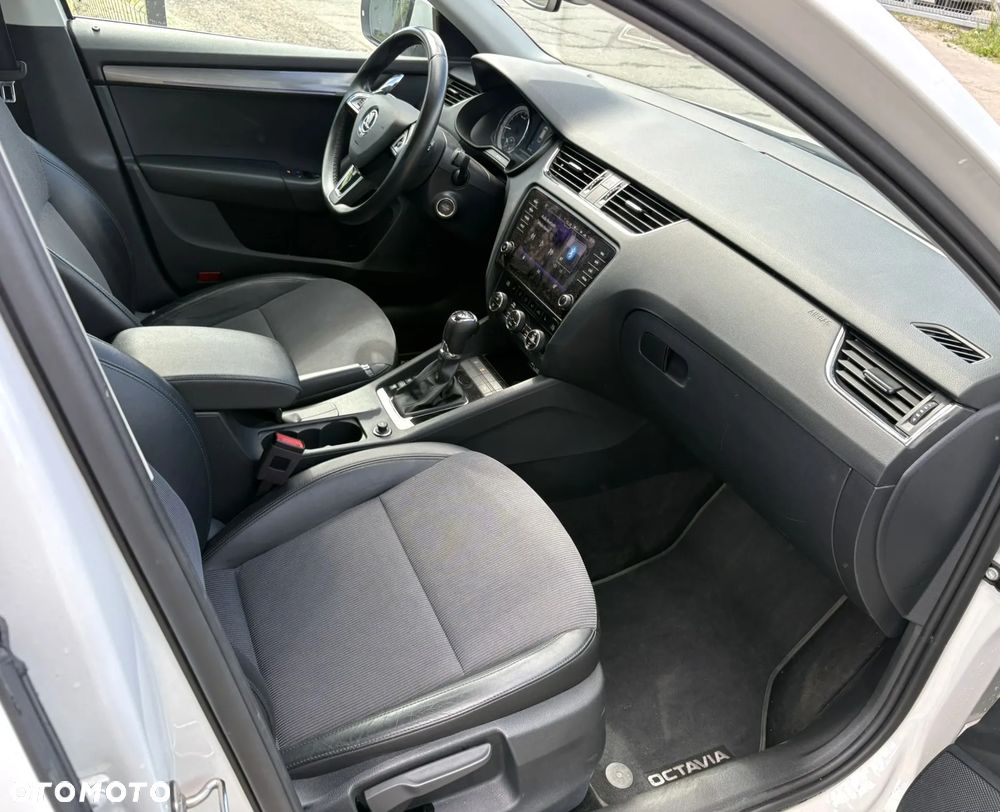 Skoda Octavia 2.0 TDI DSG Style - 31