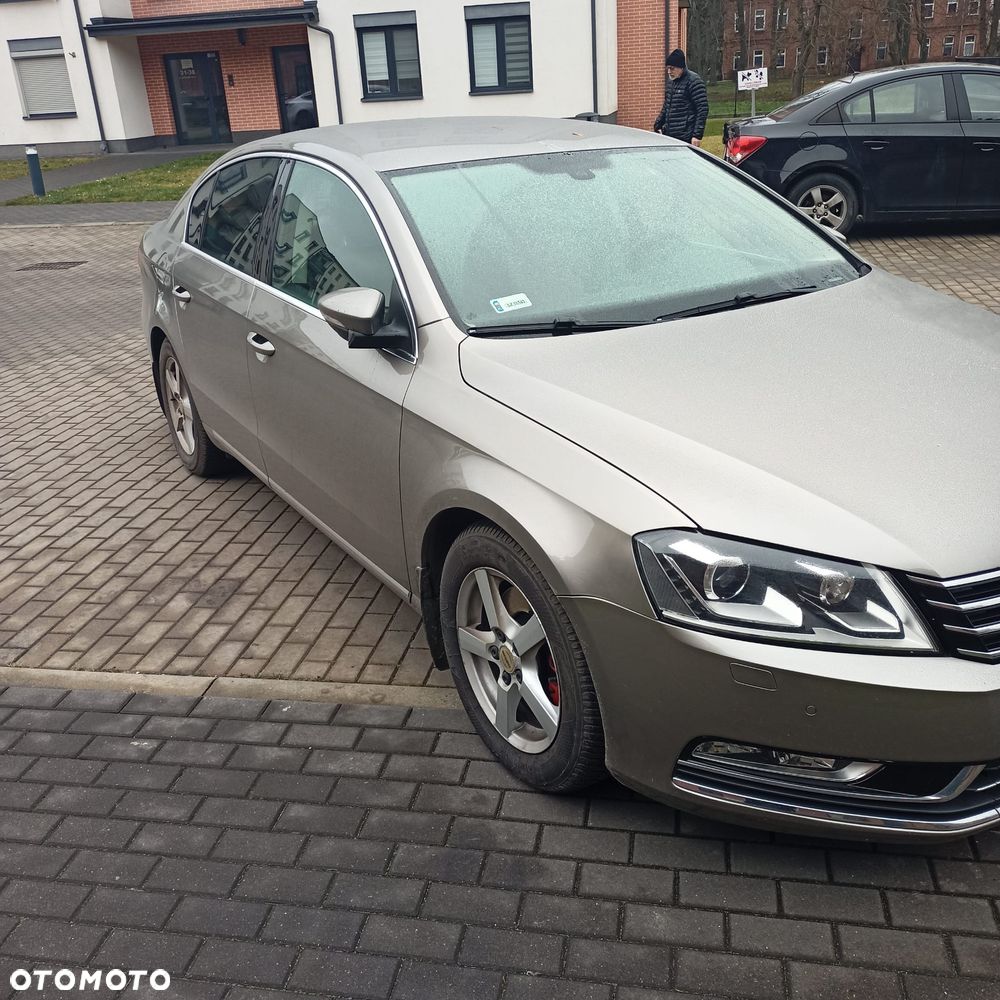 Volkswagen Passat - 12