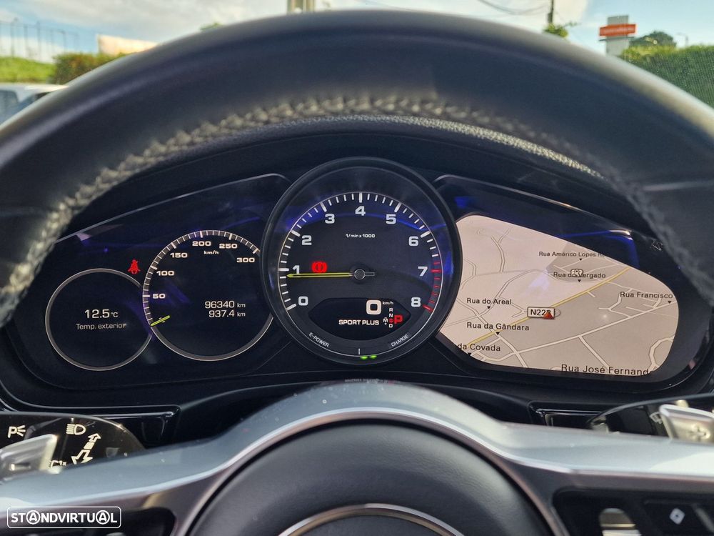 Porsche Panamera 4 E-Hybrid - 29