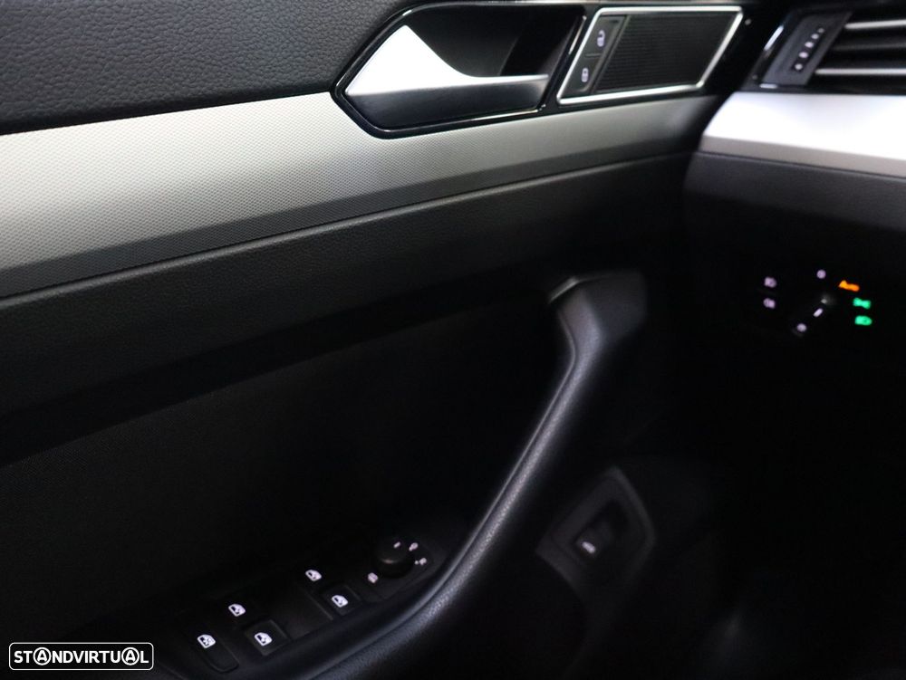 VW Passat Variant 2.0 TDi Confortline DSG - 19