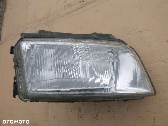 LAMPA PRAWY PRZÓD PRAWA PRZEDNIA AUDI A4 B5 94-99 VALEO - 1