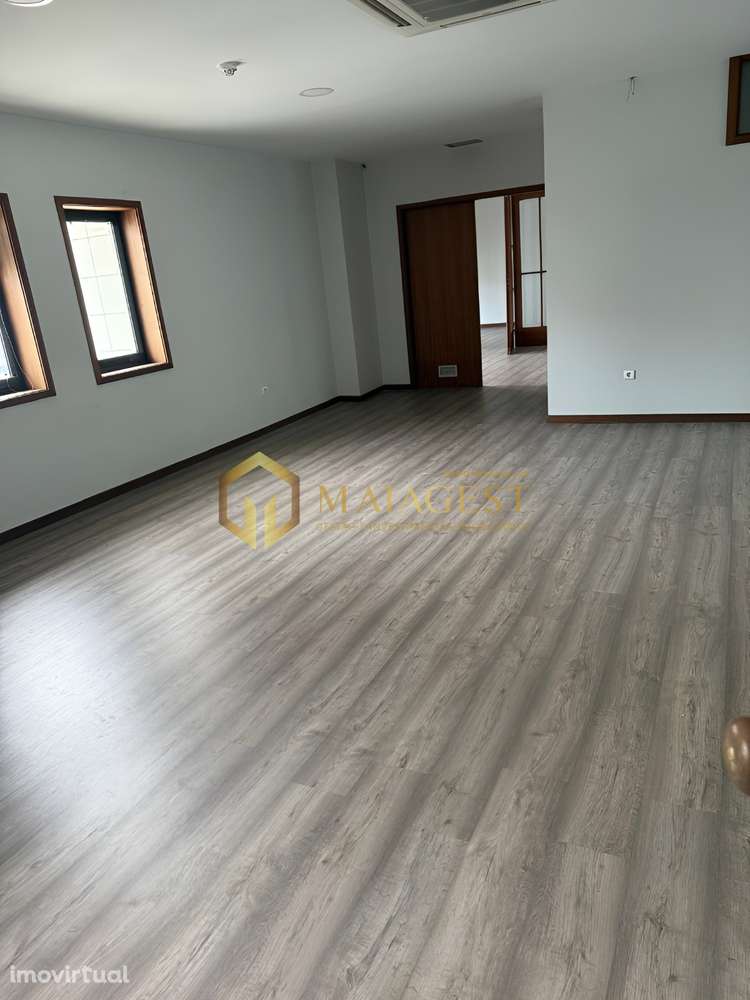 Espaço Comercial em Frente ao Tribunal de Santo Tirso - Grande imagem: 2/37