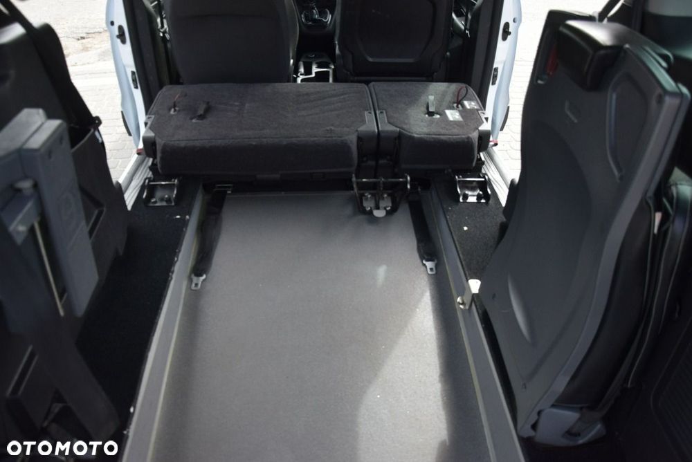 Ford Tourneo Connect Grand - 32