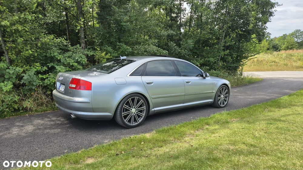 Audi A8 4.2 L Quattro - 10