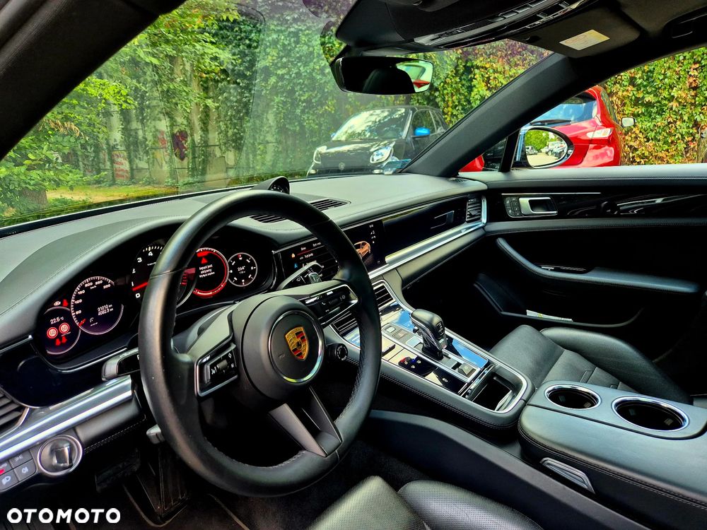 Porsche Panamera 4 Platinum Edition - 9