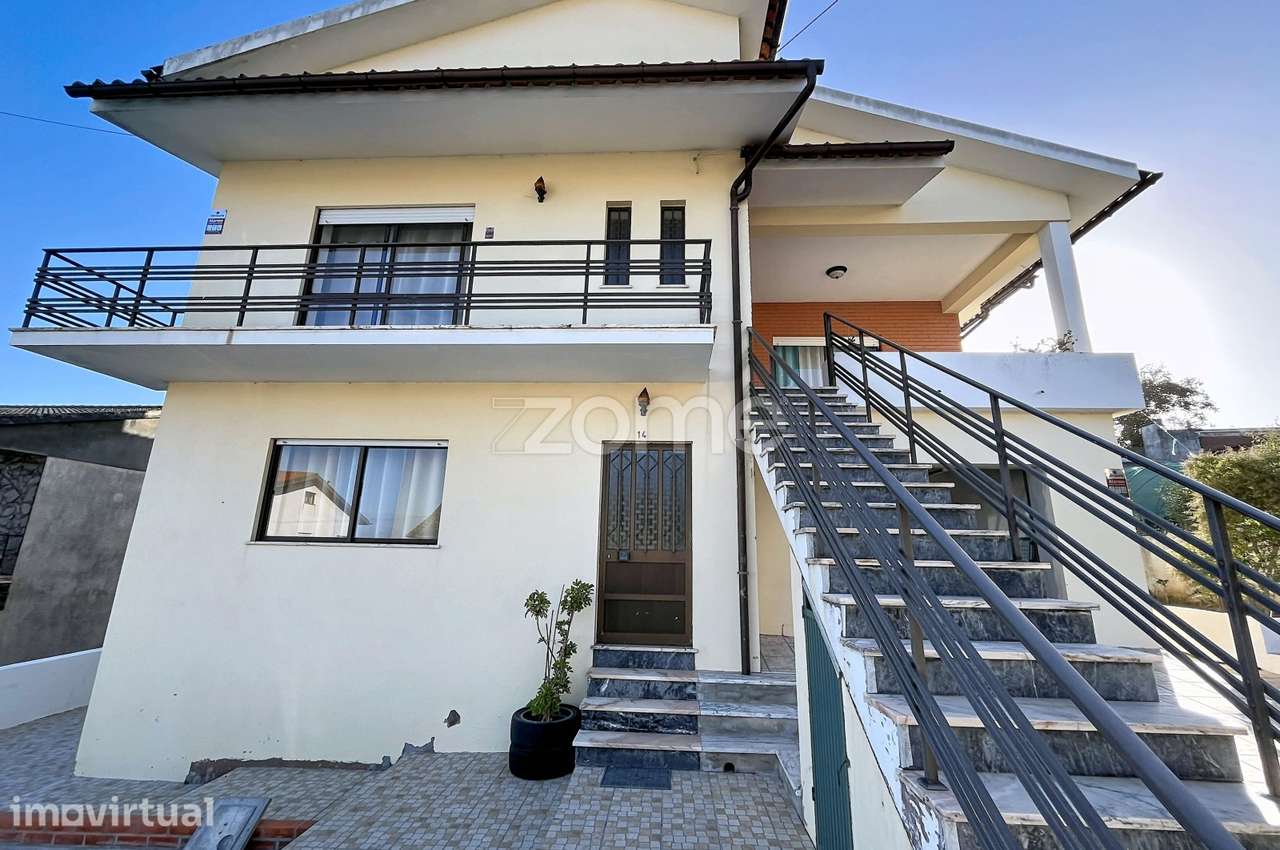 Moradia bifamiliar, isolada com logradouro, espaço exterior e Vistas - Grande imagem: 3/44