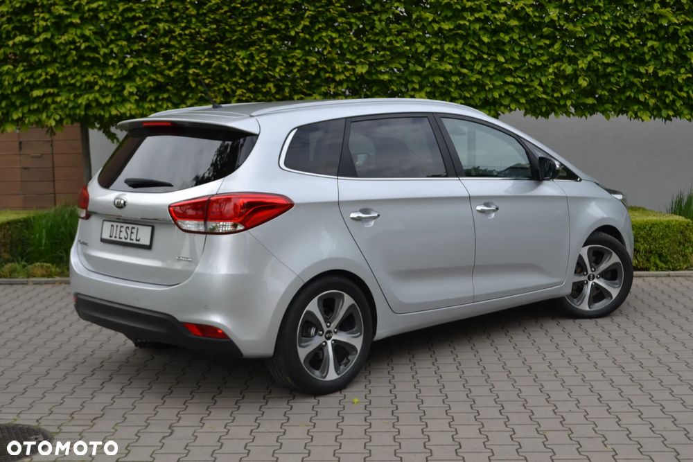 Kia Carens - 4