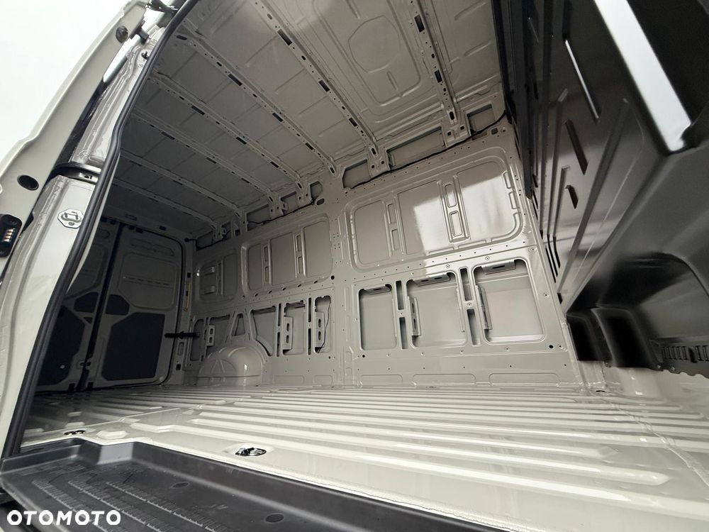 Volkswagen Crafter - 12