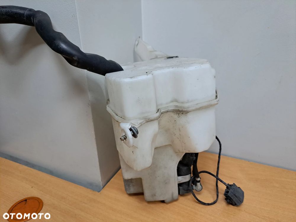 VOLVO V70 III XC70 S80 II ZBIORNICZEK SPRYSKIWACZY XENON 30784233 - 1