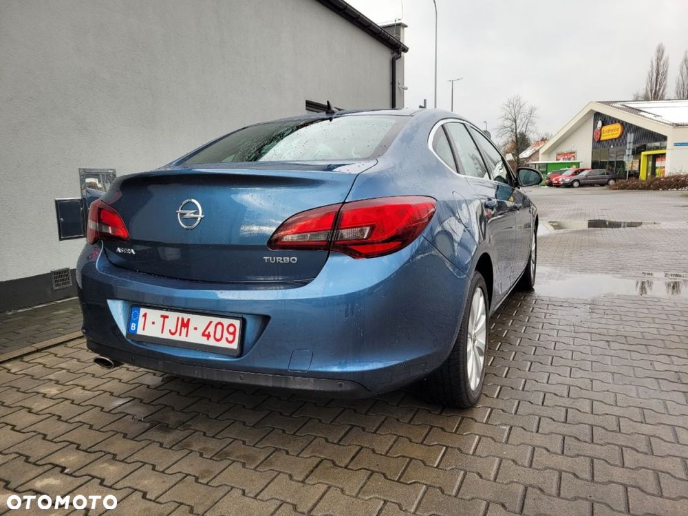 Opel Astra 1.4 Turbo Exklusiv - 10
