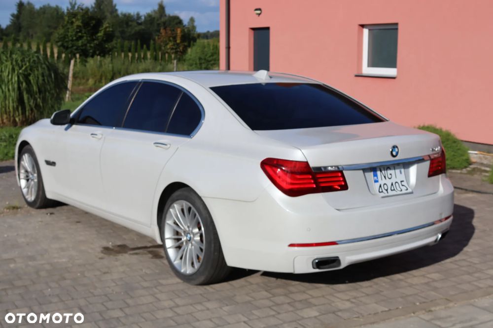 BMW Seria 7 750i - 11
