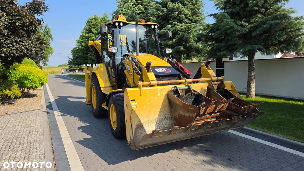 Caterpillar KOPARKO ŁADOWARKA CAT 432. 101 KONI. AUTOMATYCZNA SKRZYNIA BIEGÓW.  JOYSTICK. 3 ŁYŻKI. ROK PRODUKCJI 2023. KUPOWANA I ODBIERANA W 2024. BARDZO MAŁY PRZEBIEG JEDYNE 325 MTh. KLIMATYZACJA.  WEBASTO. STAN JAK FABRYCZNIE NOWA - 3