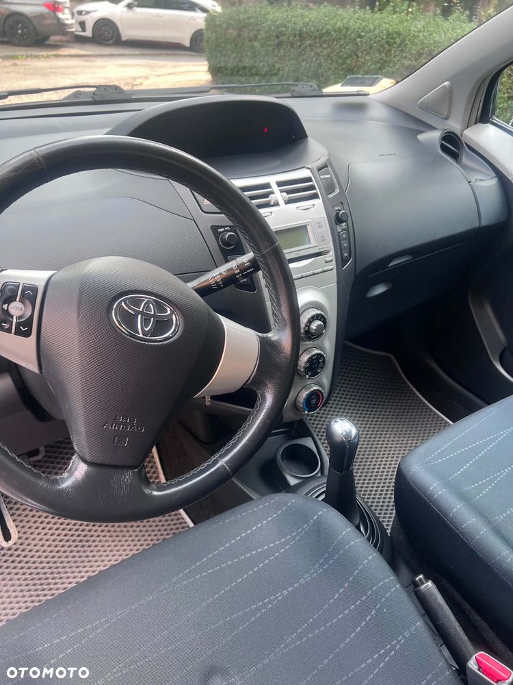 Toyota Yaris 1.3 Luna - 4
