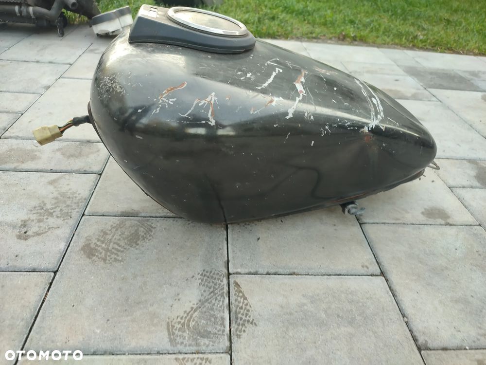 Bak, zbiornik paliwa, licznik Suzuki Savaga - 1