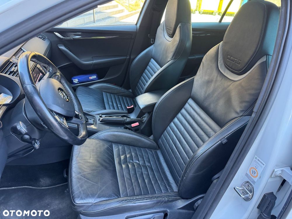 Skoda Octavia 2.0 TDI DSG RS - 22