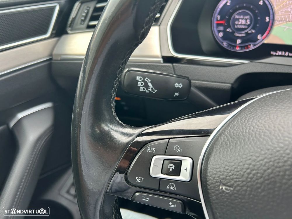 VW Passat Variant 1.6 TDI Highline DSG - 23
