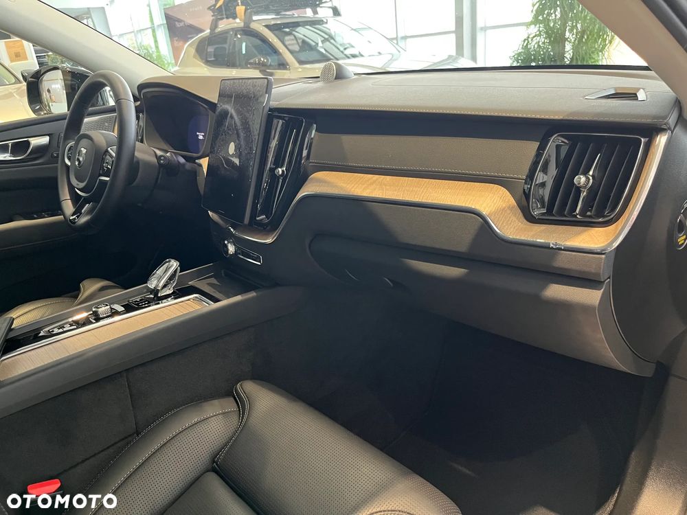 Volvo XC 60 T8 Plug-In Hybrid AWD Ultra Dark - 11