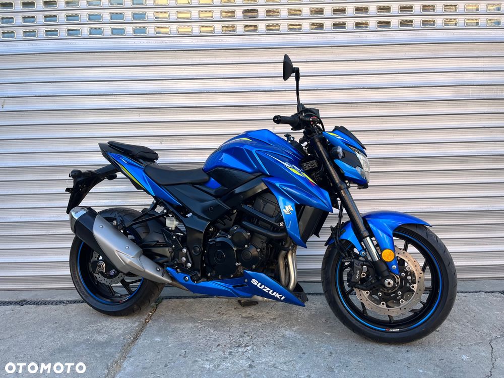 Suzuki GSX - 33