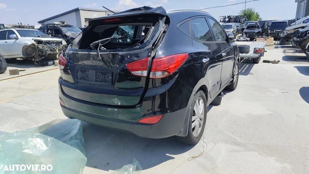 Dezmembrez Hyundai ix35 2.0 crdi automat 2012 - 3