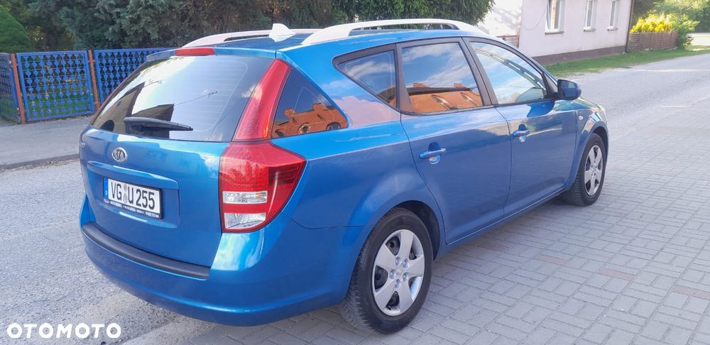 Kia Ceed - 11