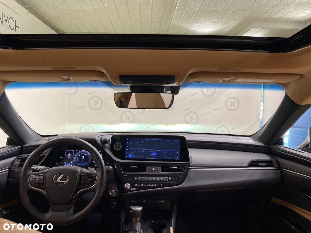 Lexus ES 300h F Sport Design - 12