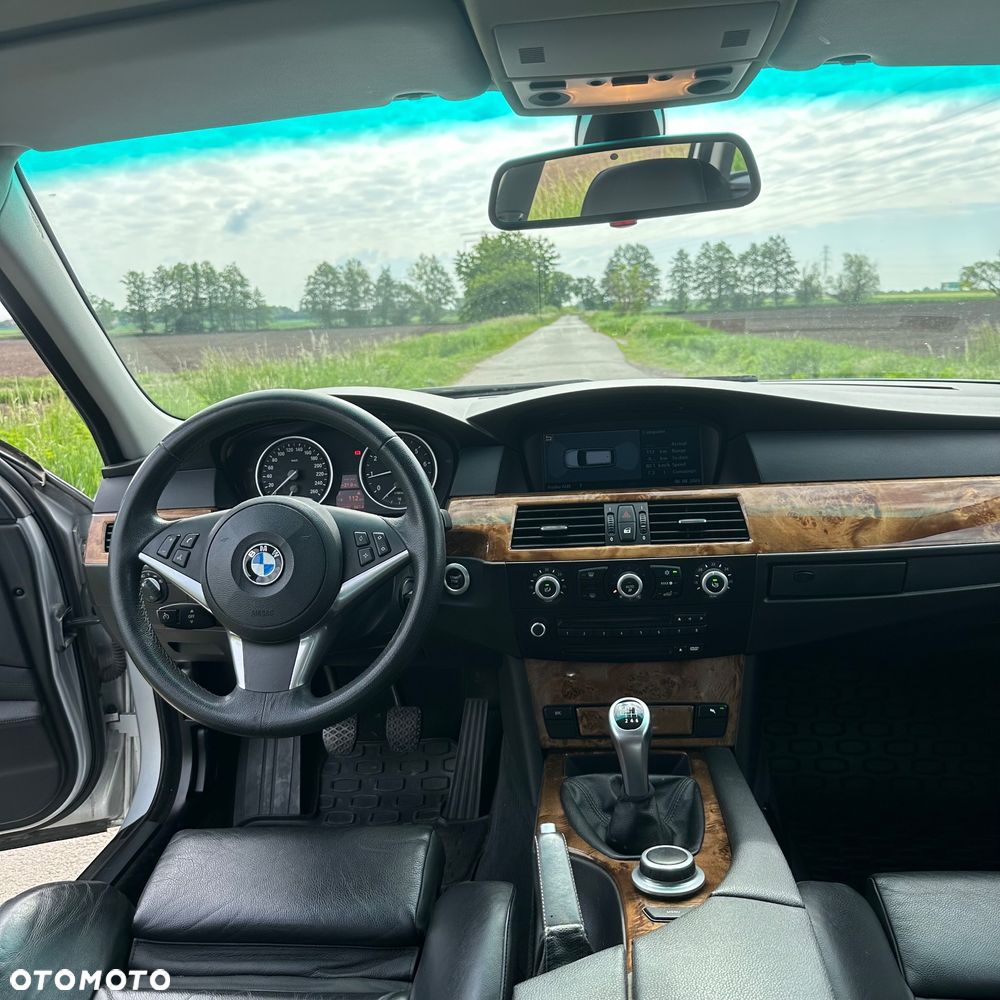 BMW Seria 5 520i - 11
