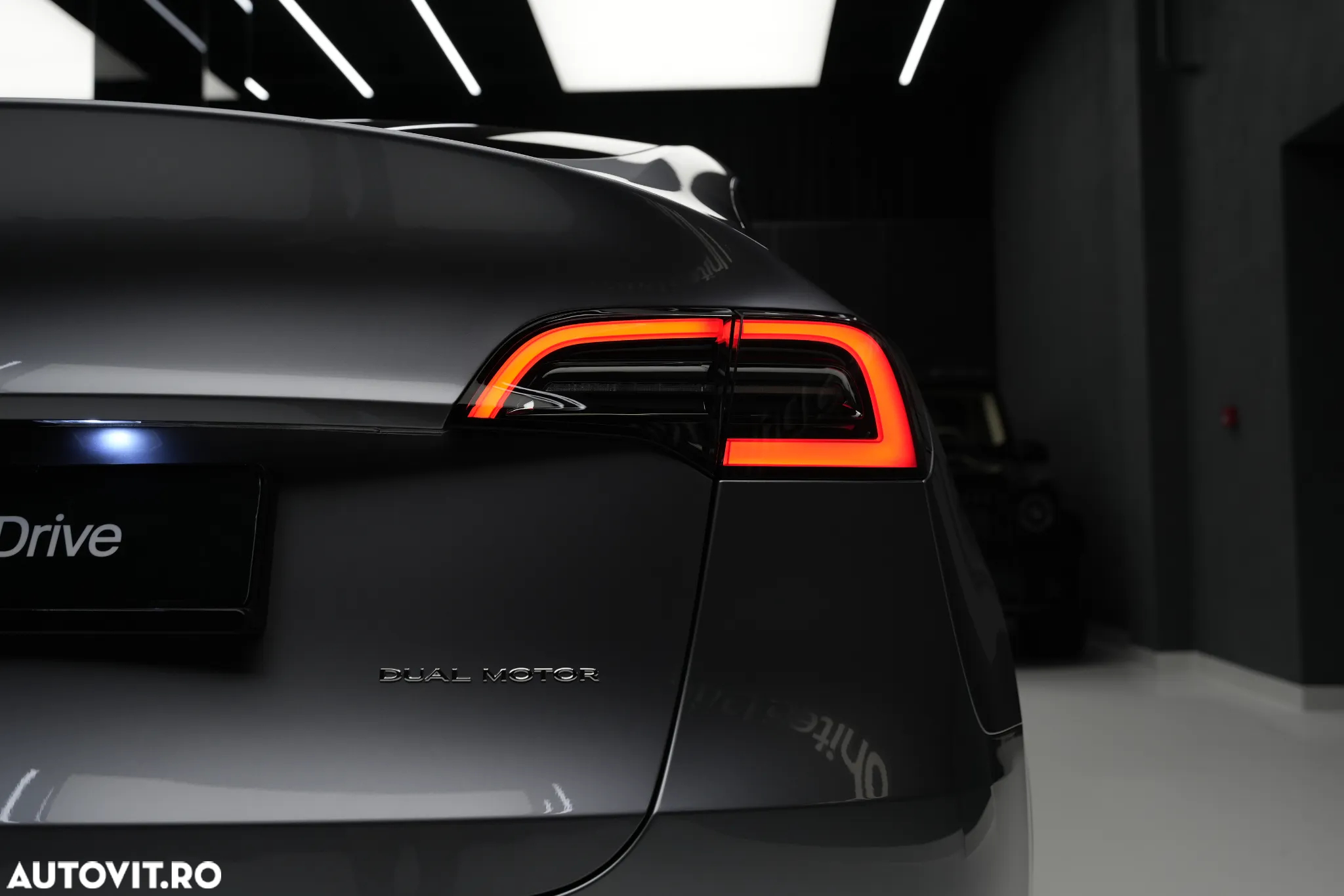 Tesla Model Y AWD Long Range - 30