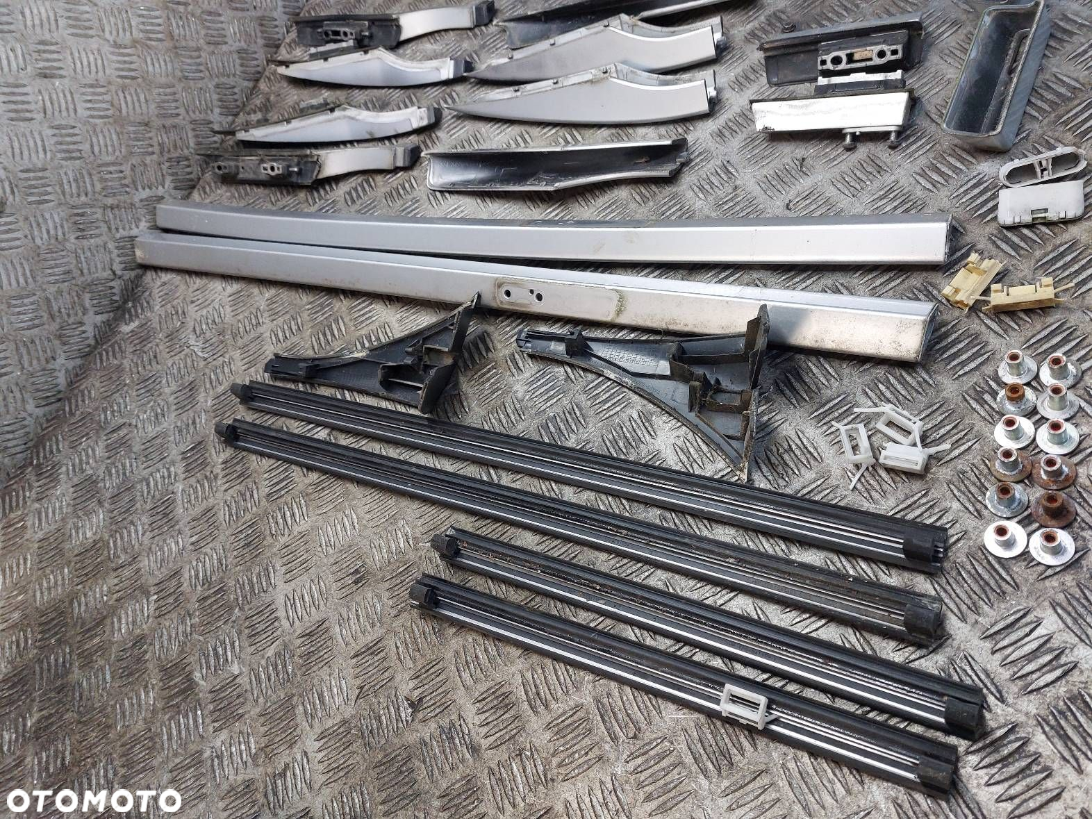 LISTWA DACHOWA RELING RELINGI KOMPLET HONDA FR-V I 2.0 16V - 9
