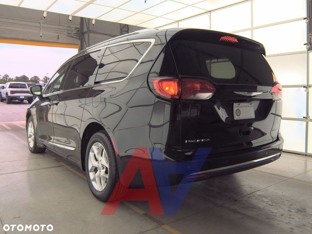Chrysler Pacifica - 4