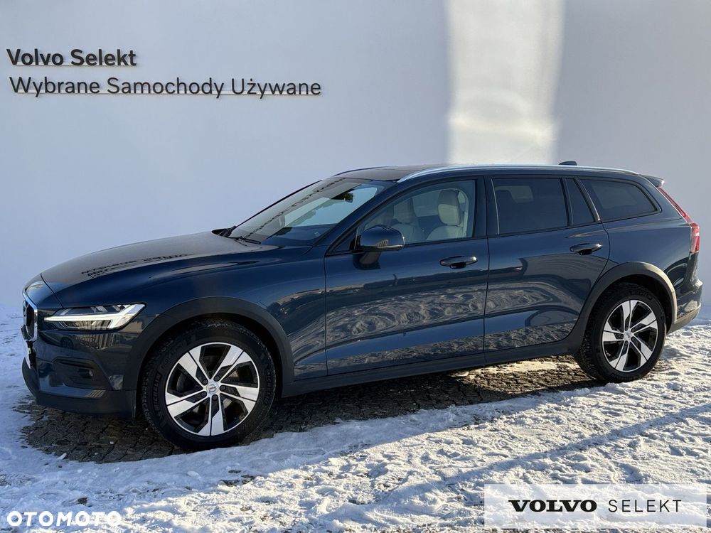 Volvo V60 Cross Country - 1