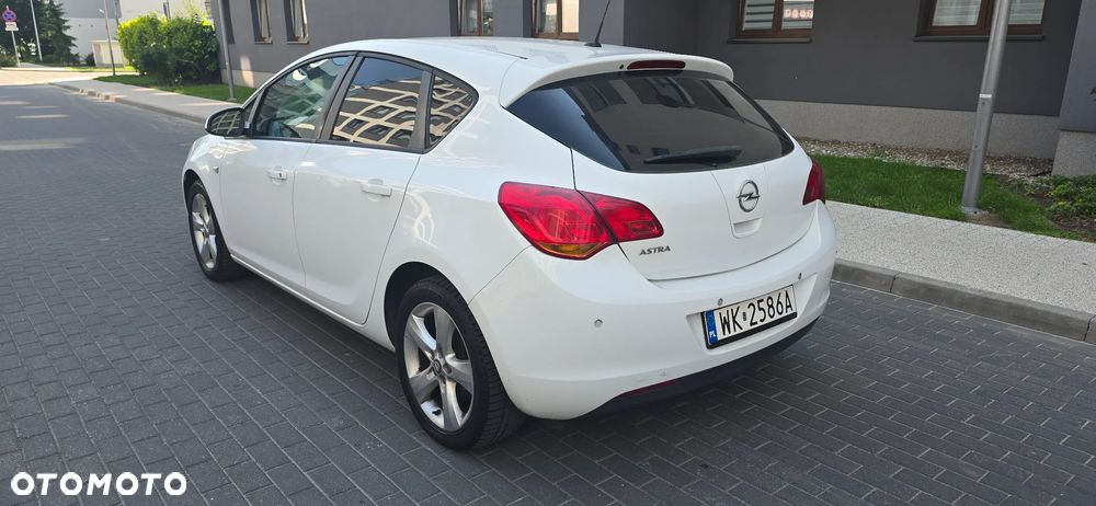 Opel Astra 1.4 Cosmo - 4