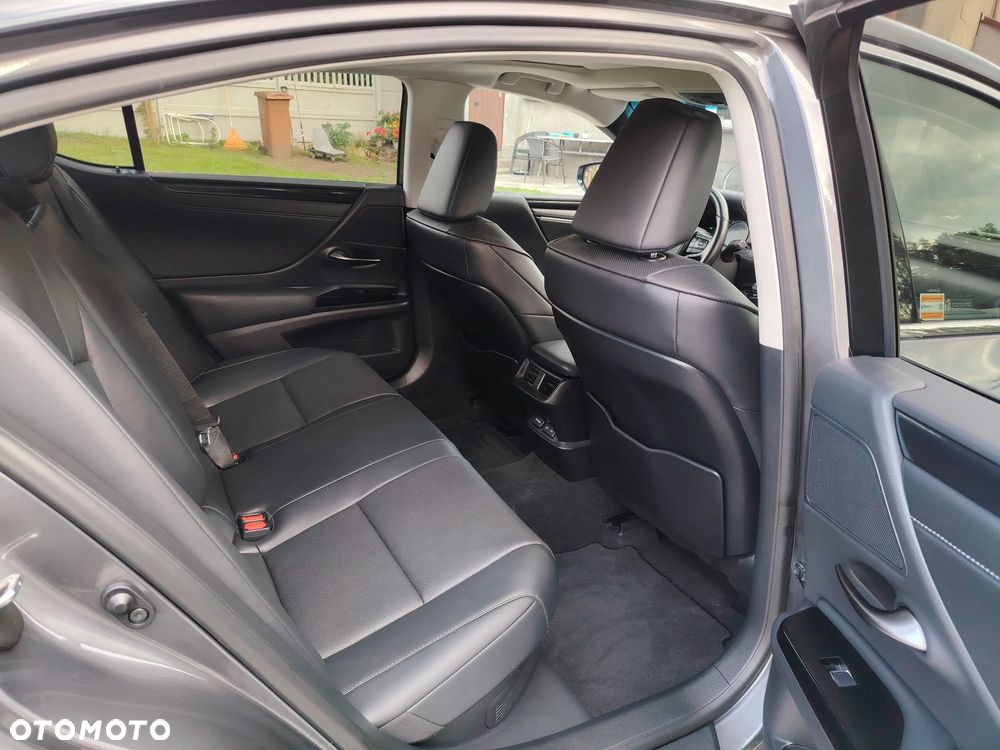 Lexus ES 300h Business Edition - 34