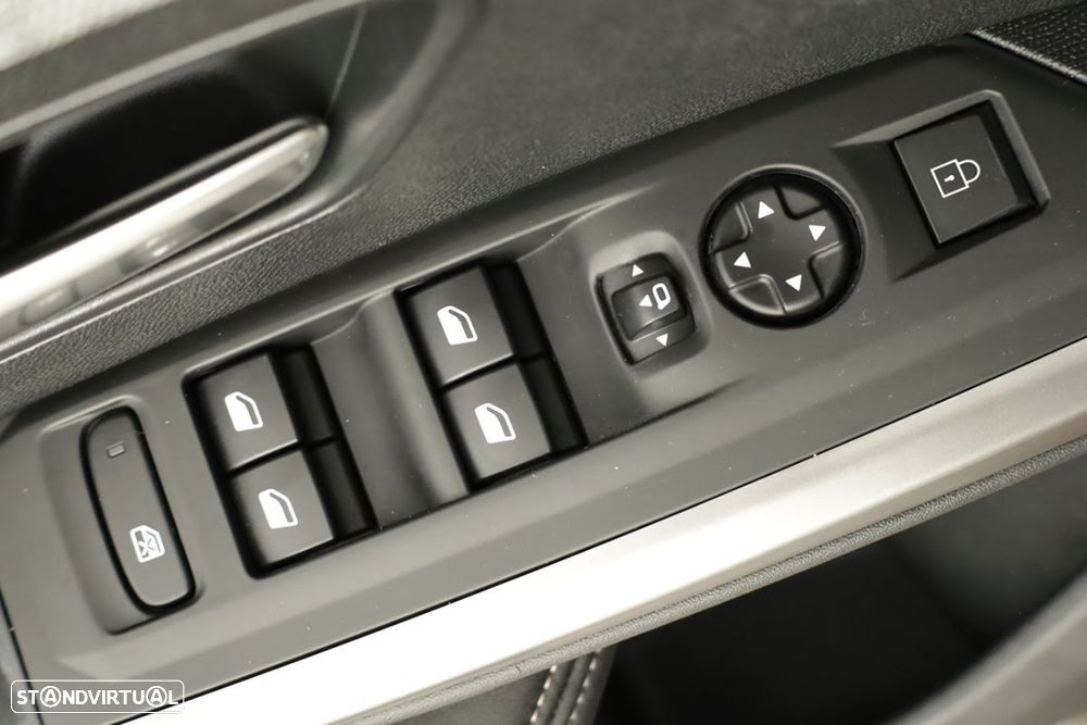 Peugeot 5008 1.2 Hybrid Allure e-DCS6 - 19