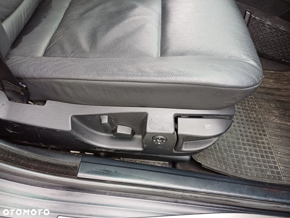 BMW Seria 5 530d xDrive - 28